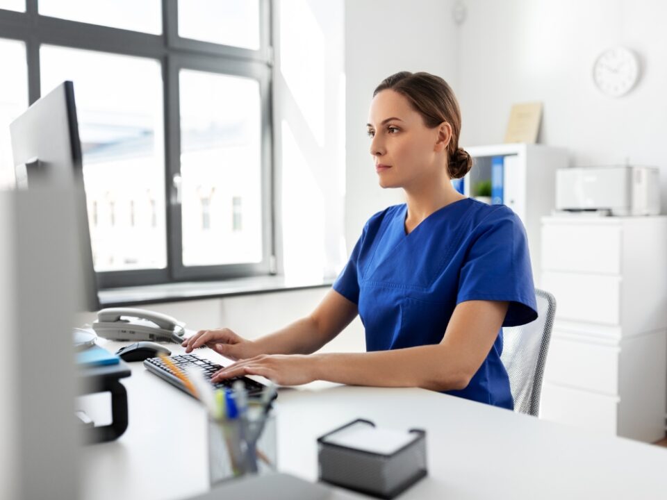 Veterinarian using digital tools powered by VitalUp’s data analytics