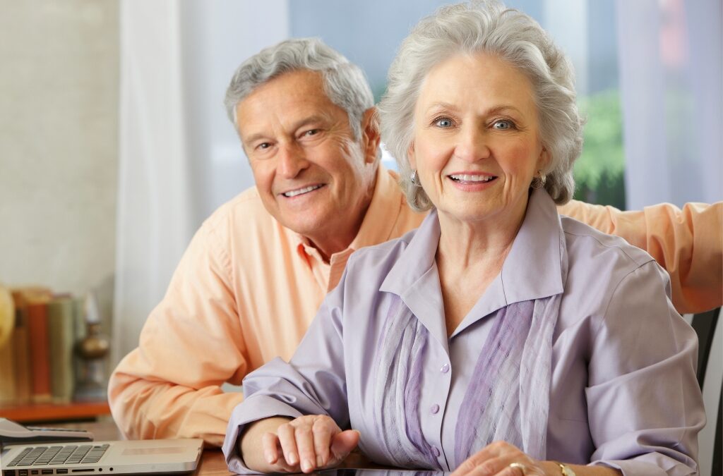 Family searching online for assisted living options