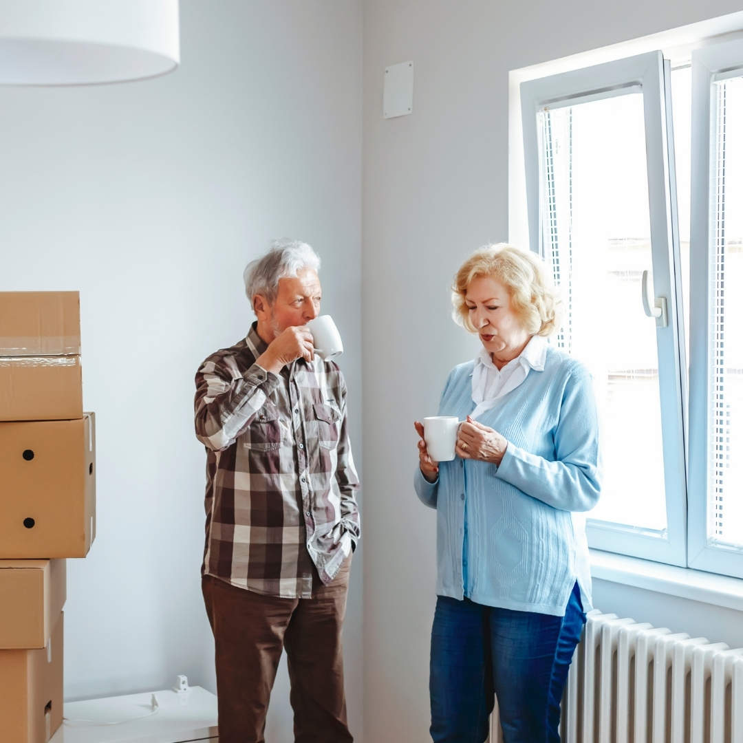 Senior transitioning to assisted living with family support